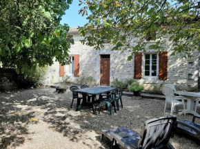 Maison avec Jardin, Cheminée et Proche Activités, Idéale Famille - Animaux Acceptés - FR-1-653-198